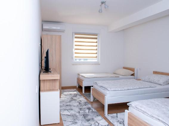Apartmani Jezero 科尼茨 外观 照片