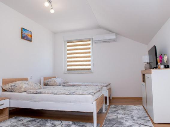 Apartmani Jezero 科尼茨 外观 照片
